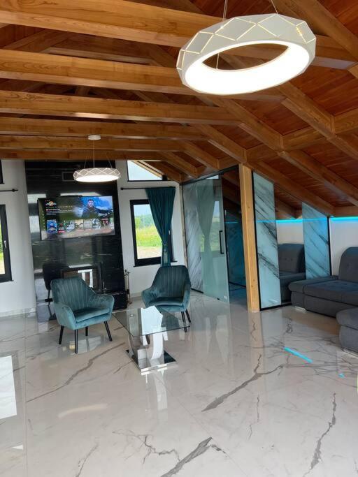 Casa Moderna In Sinteu - Intersectia Intre Modern Si Linistea Naturii Huta Voivozi Esterno foto