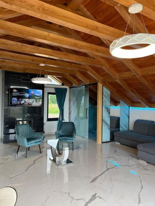 Casa Moderna In Sinteu - Intersectia Intre Modern Si Linistea Naturii Huta Voivozi Esterno foto