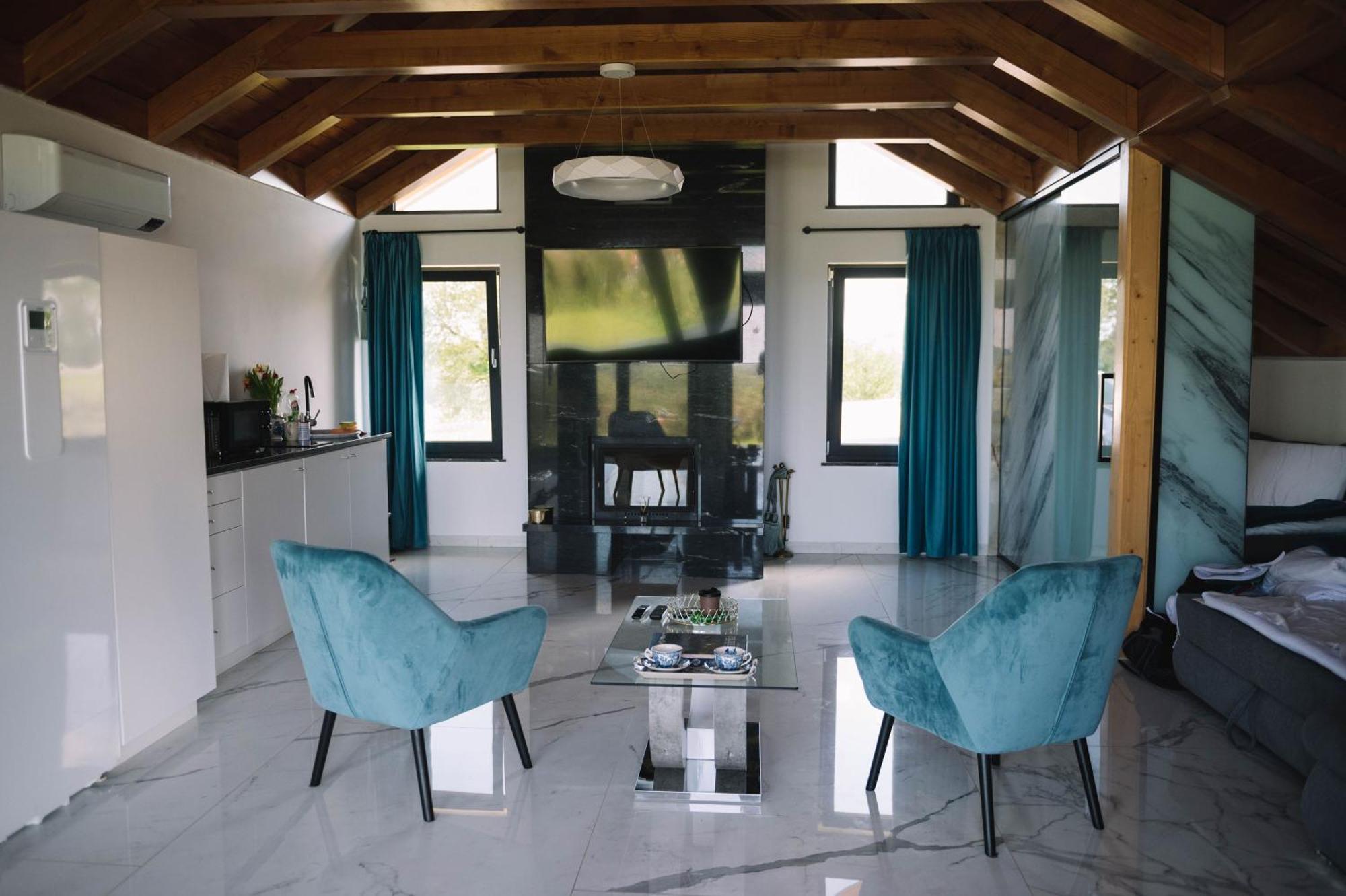 Casa Moderna In Sinteu - Intersectia Intre Modern Si Linistea Naturii Huta Voivozi Esterno foto