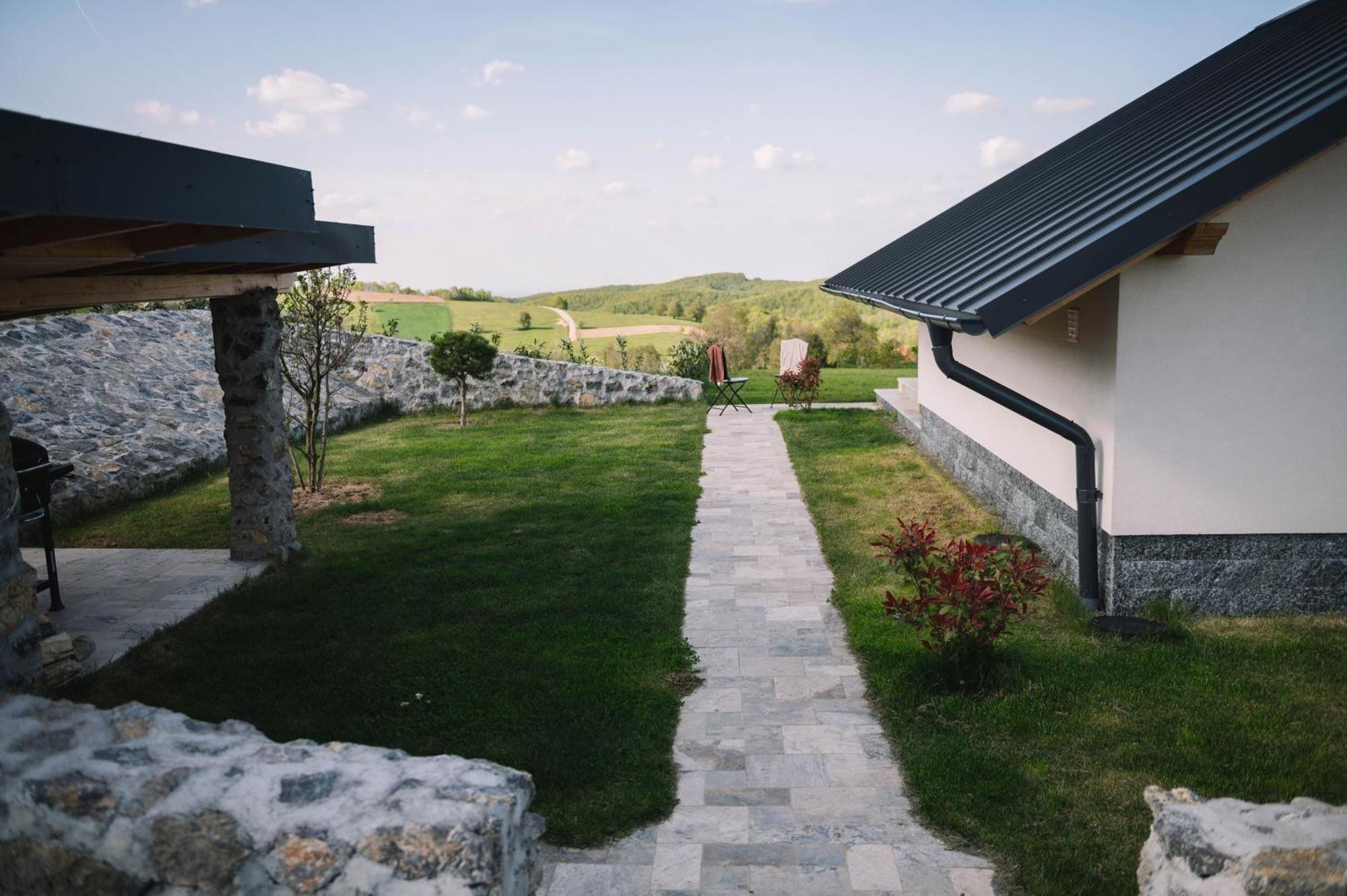 Casa Moderna In Sinteu - Intersectia Intre Modern Si Linistea Naturii Huta Voivozi Esterno foto